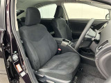 しっかりとしていて上質な座り心地のシートです。 座り心地も良くて長時間の運転も快適ですよ。 肌触りの良いシートが評判です。