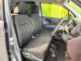 運転席シート廻りは使用感も少なく、良好な状態となっています。前オーナー様が丁寧に使っていたことがよくわかりますね。