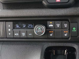 オートエアコンを装備しております!自動で調整してくれますので、車内も快適です☆