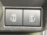 【両側パワースライドドア】スマートキーや運転席のスイッチで後席両側スライドドアの開閉が可能♪電動だから力を入れてドアを開ける必要が無く、小さなお子様でも簡単に開け閉めでき快適です♪