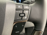 前方の車との車間を設定し、スピードを上げたり緩めたりを自動で行ってくれる追尾式の「レーダークルーズ」。上級装備の一つです!高級車にしかつかない嬉しい機能です。