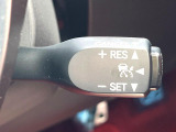 【全車速追従機能付クルーズコントロール】高速道路での長距離走行が楽に!!自動で速度を保つクルーズコントロールが、衝突軽減システムと連携し、前方の車両を感知して車間を保つように速度調節してくれます!!