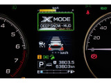X-MODEは路面に応じてモードを選択するだけで4輪の駆動力やブレーキなどを最適にコントロール。悪路からのスムーズな脱出をサポートします。