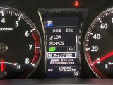レーンディパーチャーアラートとは車線または走路からの逸脱の可能性を警告すると共に、車線または走路からの逸脱を避けるためのハンドル操作の一部を支援する機能です。詳細は販売店スタッフまでおたずねください。