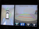 パノラミックビューモニター付きです。車両を上から見たような映像をディスプレイオーディオ画面に表示。運転席からの目視だけでは見にくい、車両周辺の状況をリアルタイムでしっかり確認できます。