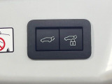 【パワーバックドア】スマートキーや運転席のボタンを押すだけでリアゲートが自動で開閉します!荷物を持っている時や、高い位置にあるバックドアを閉める際に便利な機能です♪