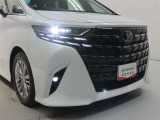 高輝度で点灯速度が速く、しかも消費電力の少ないLEDヘッドライトが装備されています!LEDの明るい光が走行中の視界の確保をサポートして、夜のドライブがより楽しく安全に運転できます♪