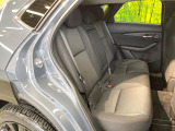 後部座席も気になるようなキズ・汚れやへたり等、大きなダメージはなく、良好な状態です。