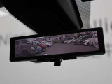 車両後方を映し出します・スマートルームミラー装備です。