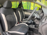 運転席シート廻りは使用感も少なく、良好な状態となっています。前オーナー様が丁寧に使っていたことがよくわかりますね。