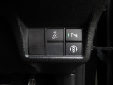 パーキングセンサーや横滑りを防ぐVSA等のスイッチ類は運転席の右側、手の届きやすい位置にあります。