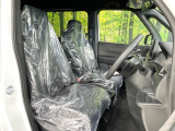運転席シート廻りは使用感も少なく、良好な状態となっています。前オーナー様が丁寧に使っていたことがよくわかりますね。