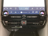 デュアルエアコンとは、運転席と助手席で、個別に温度設定ができる機能です。気温の感じ方は、人それぞれ違うもの。乗る人に優しい機能ですね。