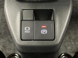 【電動パーキングブレーキ+オートブレーキホールド機能】 指先だけで簡単に操作が可能なパーキングブレーキ、スイッチを押すとブレーキペダルから足を離してもブレーキを保持できるオートブレーキホールド搭載。