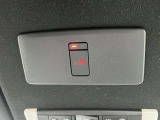 【SOSコール(有料登録)】万が一の事故発生時には、エアバッグ展開と連動し自動通報されます。専門のオペレーターが警察や消防への連携をサポートします。自車位置や所有車の情報が自動的に連絡されます。