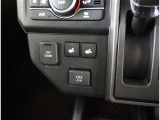 運転席、助手席にシートヒーター搭載しています。