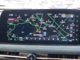 【EV専用NissanConnectナビ】充電やエアコンのタイマー設定、充電スポットの検索などEV専用機能に加えて、新装備のHDMI端子によるエンターテイメントへの対応力の向上など、楽しさに満ちたEVライフを提供します。