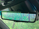 【デジタルインナーミラー】後席の大きな荷物や同乗者で後方が確認しづらい時でも安心!カメラが撮影した車両後方の映像をルームミラー内に表示。クリアな視界で状況の確認が可能です!