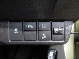 パーキングセンサーや横滑りを防ぐVSA等のスイッチ類は運転席の右側、手の届きやすい位置にあります。