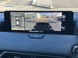 パノラミックビューモニター付きです。車両を上から見たような映像をディスプレイオーディオ画面に表示。運転席からの目視だけでは見にくい、車両周辺の状況をリアルタイムでしっかり確認できます。