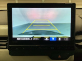 バックでの車庫入れも安心です! リアカメラが付いているバックモニター付のナビを装備しております。操作線もついており距離感も画面から確認できます。