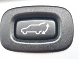【パワーバックドア】スマートキーや運転席のボタンを押すだけでリアゲートが自動で開閉します!荷物を持っている時や、高い位置にあるバックドアを閉める際に便利な機能です♪