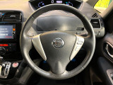 【純正革巻きステアリング】上質な革を使用することで、手にしっかり馴染みとても運転しやすいハンドルです♪