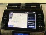 純正ナビを装備。タッチパネル式で使いやすく、お出かけもラクラクです。