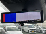 インテリジェント ルームミラーは、車両後方のカメラ映像をミラー面に映し出すので、車内の状況や、天候などに影響されず、いつでもクリアな後方視界が得られます