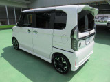 通常は後席下にある燃料タンクを前席下へ配置するHONDAの特許技術。広さとともに、重心が車体の中心に近くなることにより、安定感のある走りにも貢献。