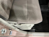 痛みの出やすい運転席シートの角、フロアマット、座面、ともに良好です