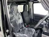 高いホールド性で運転姿勢が安定します。長距離ドライブでも疲れにくいのが魅力です。快適なドライビングライフをお送りください♪
