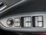 運転席のパワーウインドースイッチ部です。よく触れる場所だからこそ、使用状態があらわれますよね。ぜひこうした所もチェックしてください。