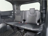 便利な5:5分割可倒式シートです。収納と乗車人数のバランスに優れています♪荷物の大きさに応じたラゲージスペースをフレキシブルに作り出せるので、シーンに応じた使い方ができます♪