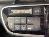 【オートエアコン】一度お好みの温度に設定すれば、車内の温度を検知し風量や温度を自動で調整。暑い&hellip;寒い&hellip;と何度もスイッチ操作をする必要はありません。快適な車内空間には必須の機能ですね♪
