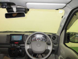 ドライバー目線で、使いやすく安全操作性と良好な視界を実現した運転席です。