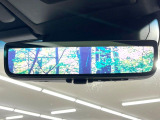 【デジタルインナーミラー】後席の大きな荷物や同乗者で後方が確認しづらい時でも安心!カメラが撮影した車両後方の映像をルームミラー内に表示。クリアな視界で状況の確認が可能です!