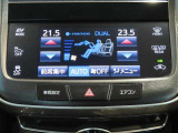 左右独立温度コントロールフルオートエアコンです。運転席、助手席それぞれで独立して温度設定ができます。冷え性の方が乗っても安心ですね♪