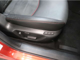 【パワーシート】電動なので、きめ細かい調整ができます!自分自身の運転姿勢に合わせた、適切なドライビングポジションが確保できます♪
