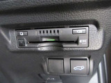 【ETC車載器】は、ビルトインタイプですっきり収納され、見た目も使い勝手も満足のアイテムです。