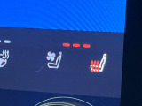 【シートヒーター&ベンチレーション】夏場は涼しい風でお尻や背中の熱やムレを防ぎ、冬はエアコンよりも早く温まってポカポカに!季節を問わず快適に過ごせます。