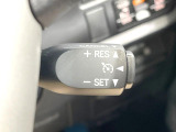 【クルーズコントロール】高速道路もラクラク走行。アクセルを離しても一定速度で走行ができ、長距離運転時の負担を軽減!加速・減速も簡単なスイッチ操作で調整できます。