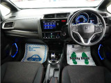 運転にかかわる様々な操作を安全に行えるように視点移動が少なく、操作性に配慮されたスイッチ類が凝縮されたコクピットです。