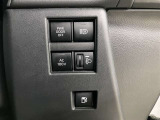 オートマチックハイビームとは、先行車や対向車のライトを認識し、ハイビームとロービームを自動で切り替える機能です。夜道の視界を確保します。詳細は販売店スタッフまでおたずねください。