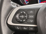 運転中、オーディオの操作をしてて、ハッとしたことはありませんか?ステアリングスイッチは、運転中でもハンドルでオーディオの操作が可能です。安全なドライブをサポートします。