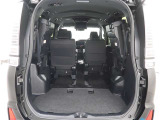 【トランクルーム】荷室の広さも十分です!シートアレンジでシートを畳めば長い荷物だって積めますね。シートアレンジの操作方法など、お気軽にご相談下さい。