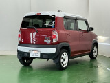 後席の窓には外から車内が見えにくくなるプライバシーガラスを採用。周りを気にせずリラックスして過ごせます