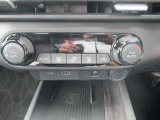 ★オートエアコン★温度設定だけで車がいつも快適に自動調整します♪風量や吹き出し口も自動で行われます。もちろんお好みの設定にも調整可能です♪
