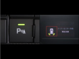 コーナーセンサーを装備。障害物までの距離に応じて警告音を変えてお知らせ。縦列駐車時や駐車場・車庫等での取り回しをサポートします。詳細は販売店スタッフまでお尋ね下さい。