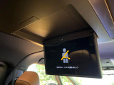 【フリップダウンモニター】大画面モニターで後席でもエンタメをお楽しみいただけます。小さなお子様にも大人気の装備です♪